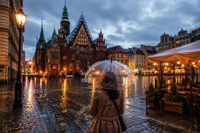 Rynek Wrocław w deszczu – co robić i gdzie schronić się przed opadami